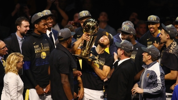 Голдън Стейт спечели титлата в НБА за втора поредна година,