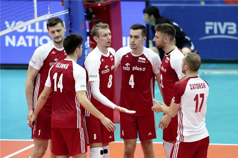 Световният волейболен шампион Полша нямаше особени проблеми да запише 7 а