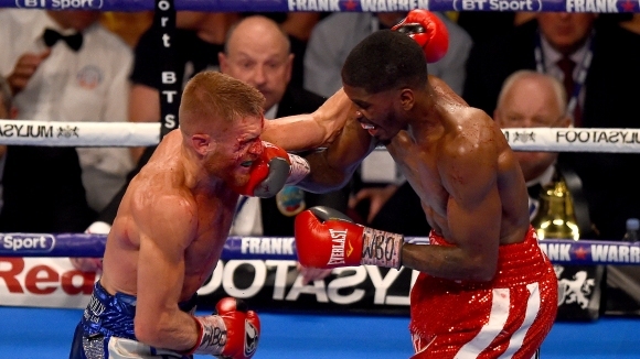 Феновете на бокса които очакваха завръщането на Тайсън Фюри бяха