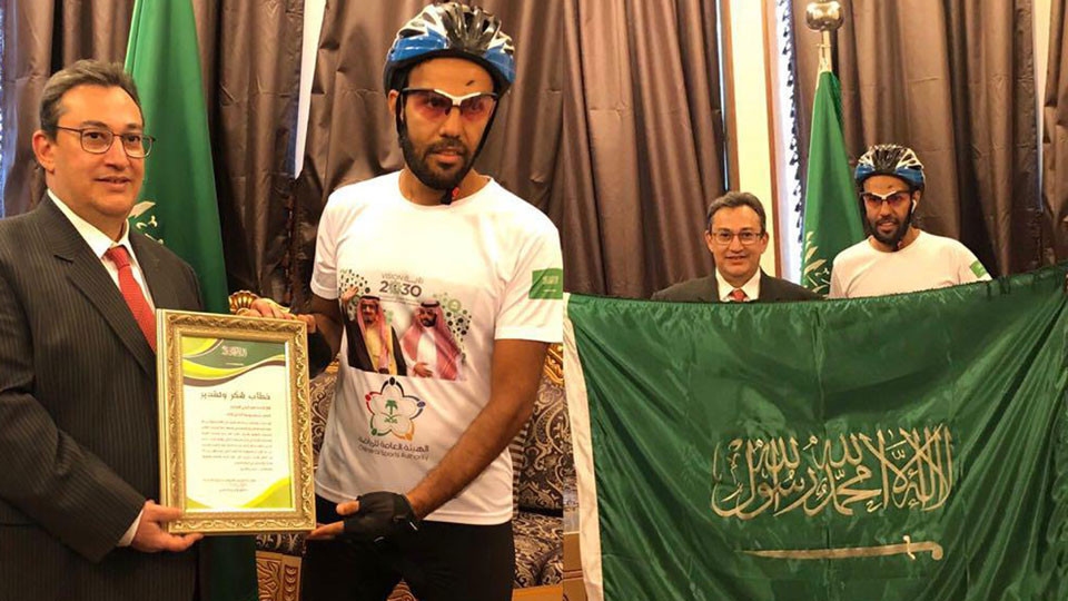 Саудитецът Фарад Ибрахим Алахия се добра до Русия с велосипед,
