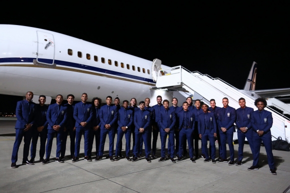 Националният отбор на Бразилия вече е в Русия Селесао кацна