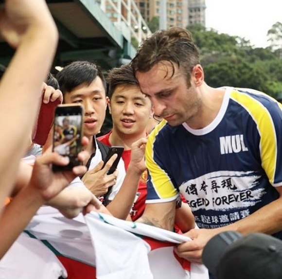 Хонконг е в истерия по българската футболна звезда Димитър Бербатов