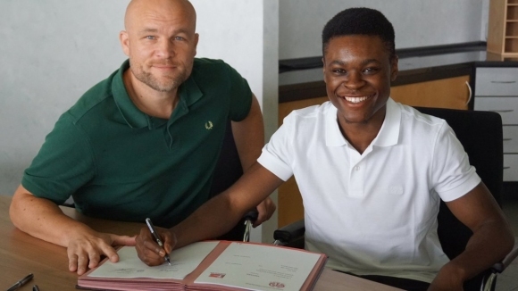 Ръководството на Майнц 05 удължи контракта на германския младежки национал