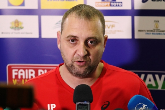 Днес женския ни национален волейболен отбор проведе открита тренировка преди