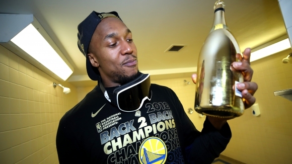 Двукратният шампион на НБА с Голдън Стейт Дейвид Уест обмисля