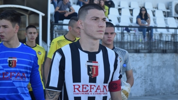 Локомотив Пловдив преотстъпи един от своите млади футболисти 19 годишният Архан