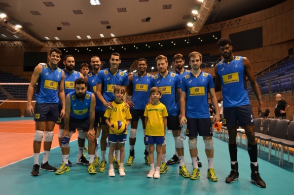 Бразилските волейболисти демонстрираха страхотно настроение на първата си тренировка във