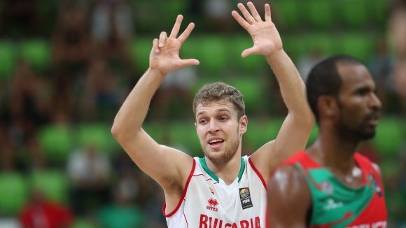 Най добрият български баскетболист в момента Александър Везенков се очаква