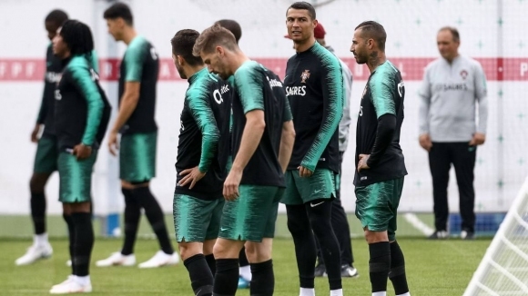 Отборът на Португалия се радва на новината за освобождаването на