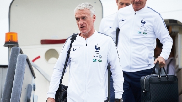 Селекционерът на Франция Дидие Дешан отхвърли въпросите за липсата на