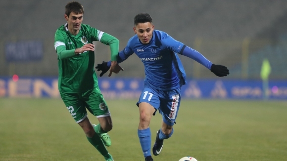 Следеният от ЦСКА 1948 атакуващ футболист Емануил Манев ще продължи