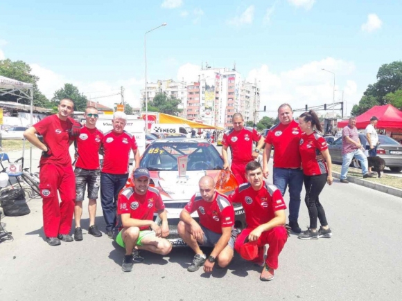 Иван Влъчков с Honda Civic от екипа на Дамасцена Алба