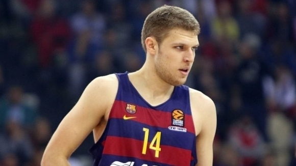 Крилото на националния отбор по баскетбол Александър Везенков е желан