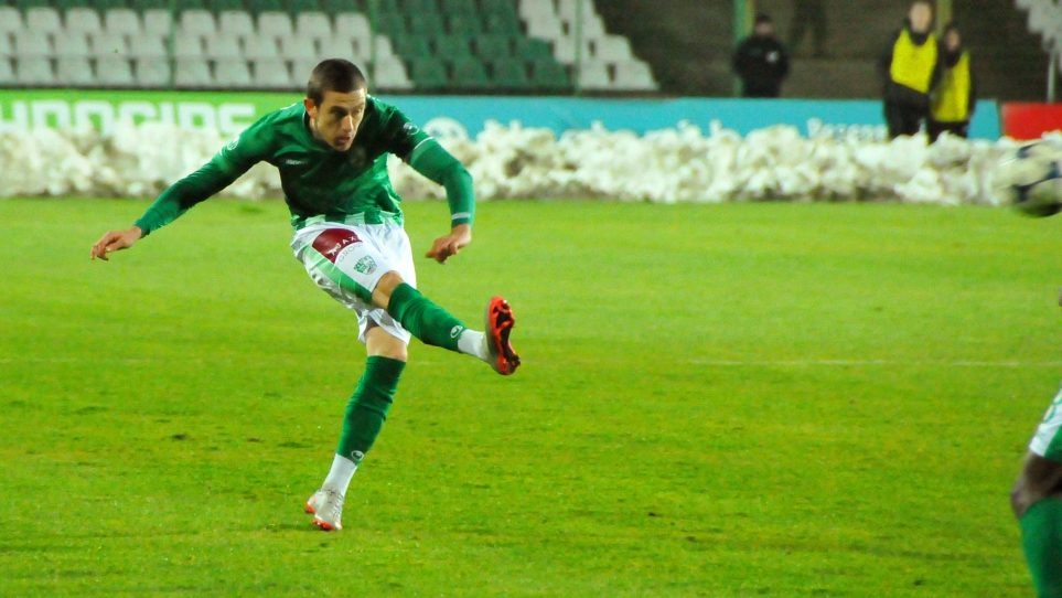 Днес официално стана ясно че играчът на Берое Емин Ахмед