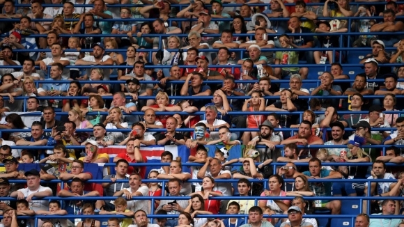 Американският футболен фен Клифтън Бруманд наблюдава на живо в Русия