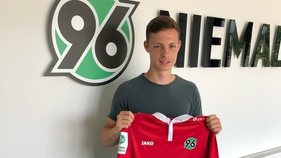 Германският футболен клуб Хановер 96 подписа договор с Лука Бекенбауер,
