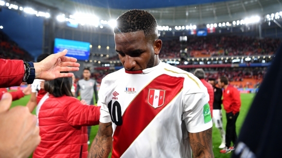 Нападателят на националния отбор на Перу Джеферсън Фарфан е получил