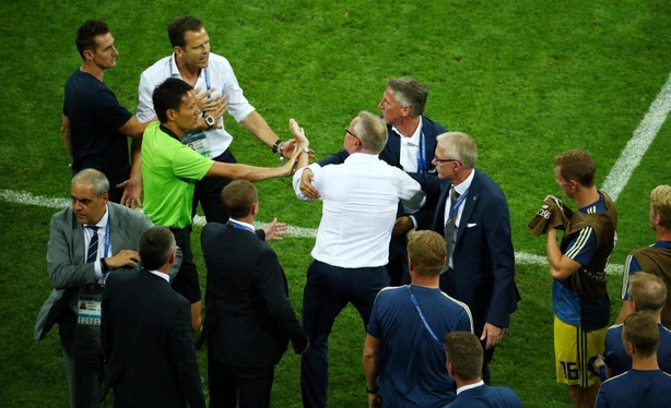 Драматичната победа на Германия срещу Швеция бе последвана от сериозни