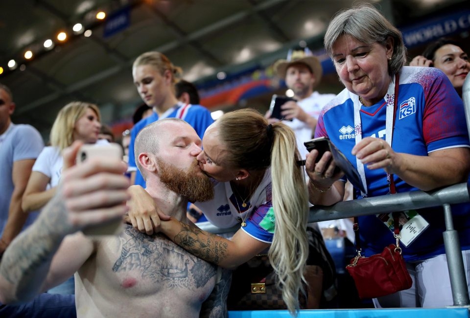 Капитанът на Исландия Арон Гунарсон има най-епичната татуировка на Мондиал