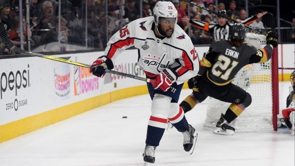 Дясното крило Деванте Смит Пели продължи договора си с новия носител