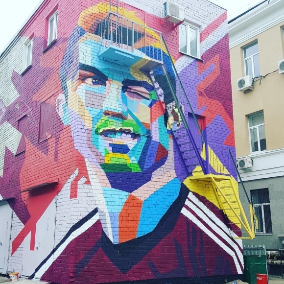 Графит с лика на Лионел Меси ще блесне на жилищна