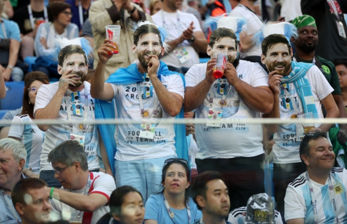 Двама фенове на Аржентина получиха билети за победата на любимците