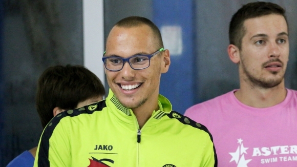 Антъни Иванов очаквано завоюва златото на 100 метра бътерфлай през