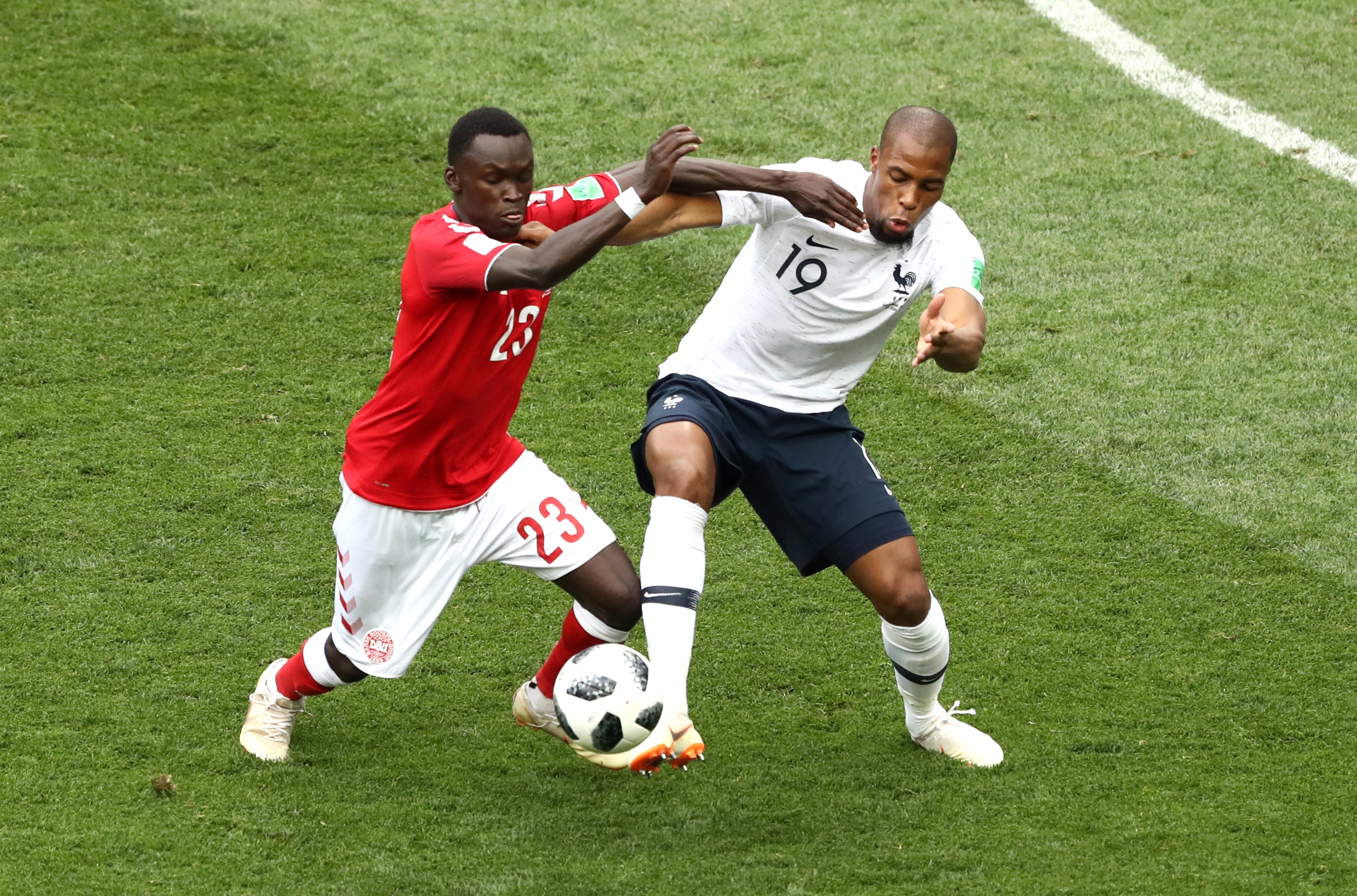 Защитникът Джибрил Сидибе получи травма на десния глезен по време