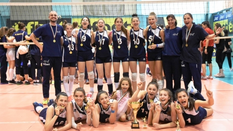 Волейболистките на Левски спечелиха шампионската титла на България за девойки