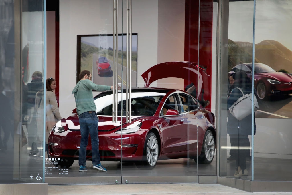 Най достъпният и желан модел на Tesla Model 3 претърпя