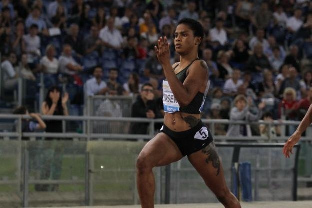 Сребърната световна медалистка от Лондон 2017 в бягането на 400