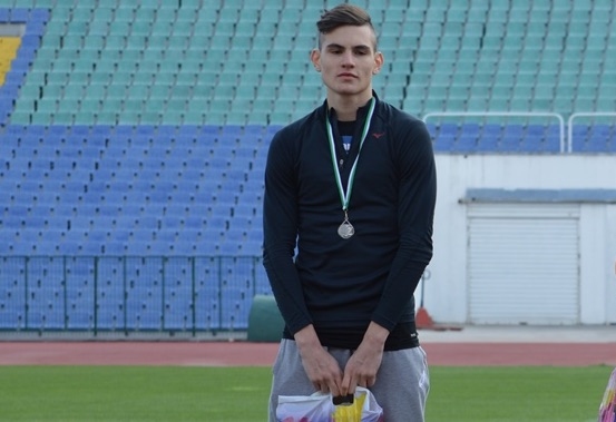 Добромир Николов подобри личния си рекорд на 110 метра с