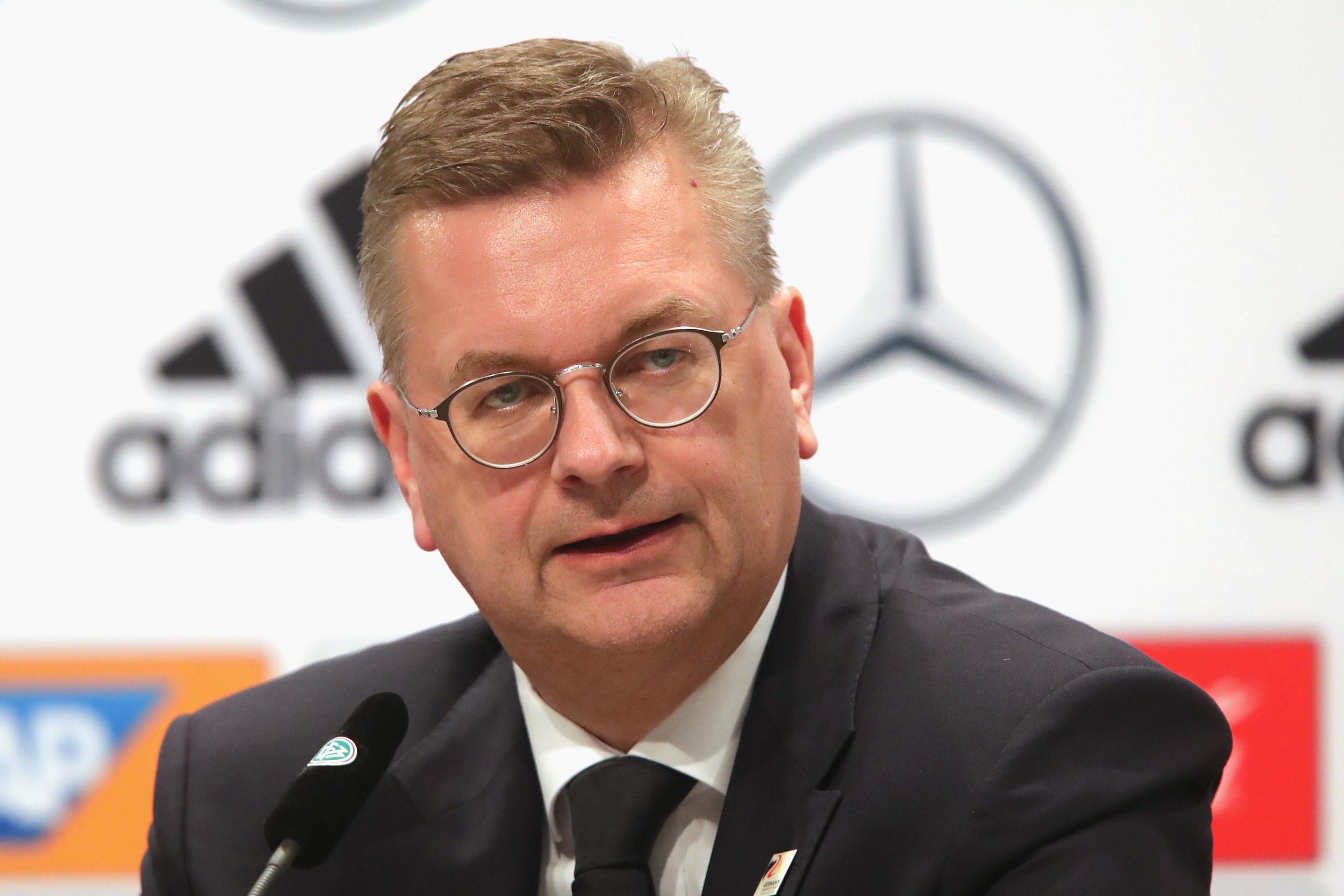 Президентът на Германския футболен съюз ГФС Райнхард Гриндел призова халфа