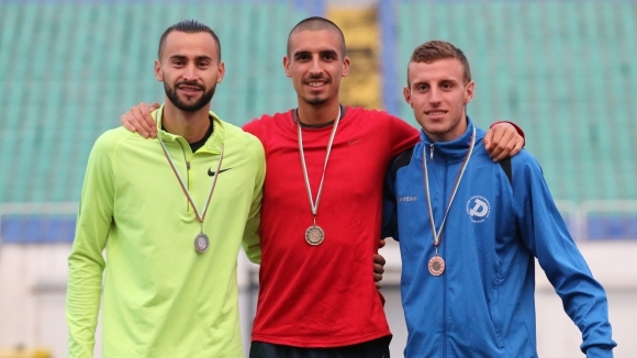 Шампионът на 3000 метра стийпълчейз Иво Балабанов СК Атлет Мездра победи