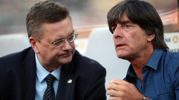 Шефът на Германския футболен съюз Райнхард Гриндел подкрепя селекционера на