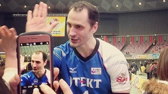 Звездата на българския волейбол Матей Казийски който отново се събра