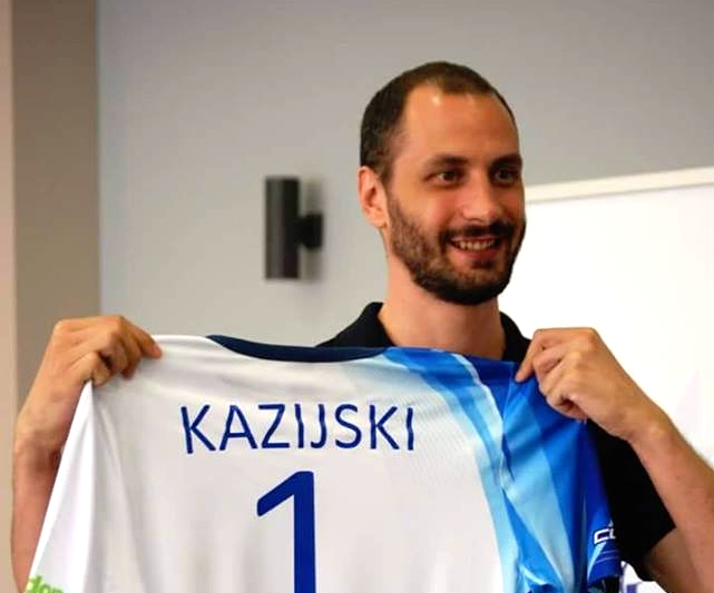 Звездата на българския волейбол Матей Казийски от вчера е играч