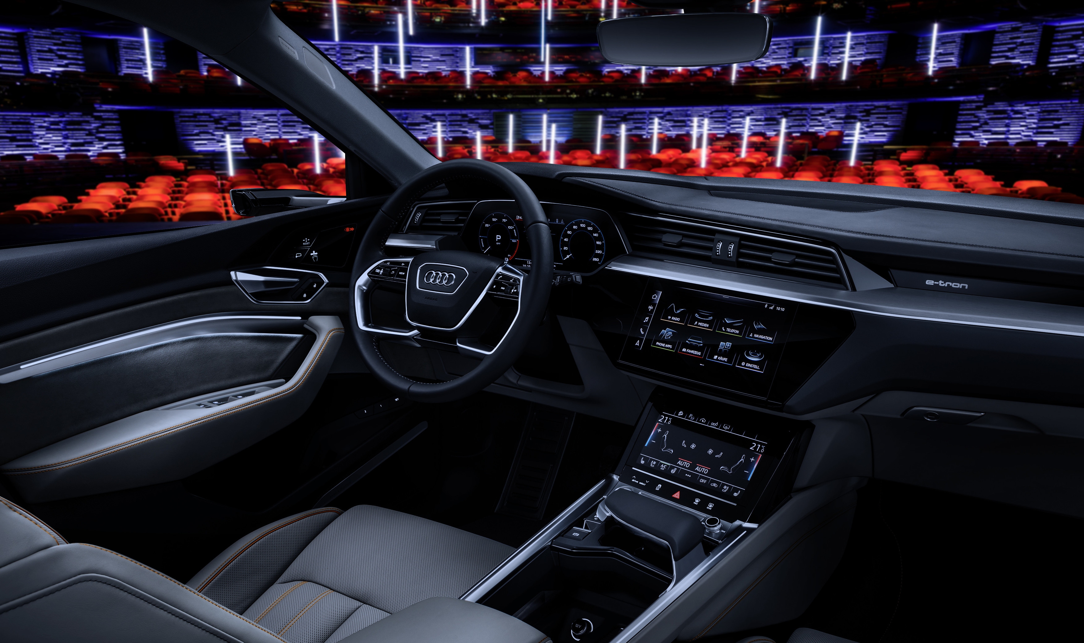Прототипът Audi e tron представя на водача и пътниците изцяло ново