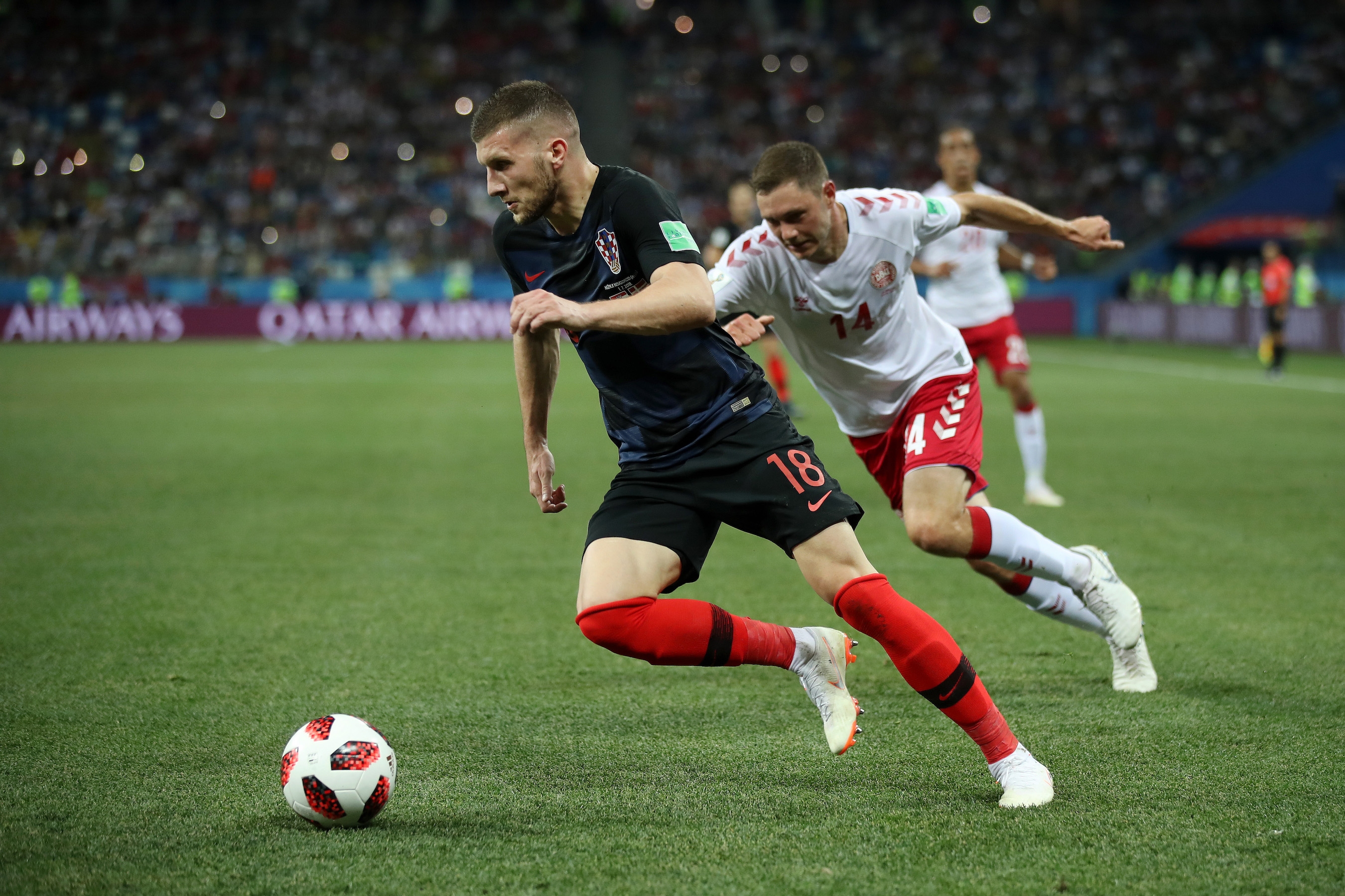 Първо Тотнъм а сега и Манчестър Юнайтед и Арсенал са