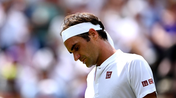 Осемкратният шампион Роджър Федерер отпадна на 1 4 финалите на Уимбълдън Защитаващият