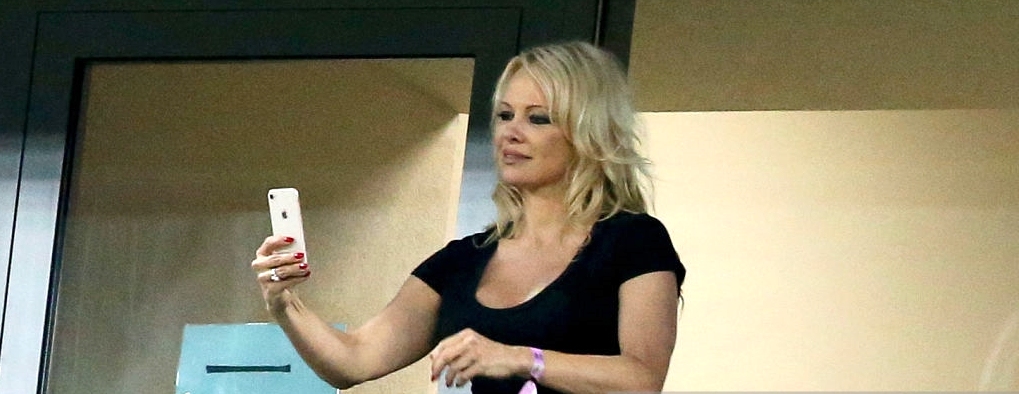 Известната американка Памела Андерсън се е съгласила да стане съпруга