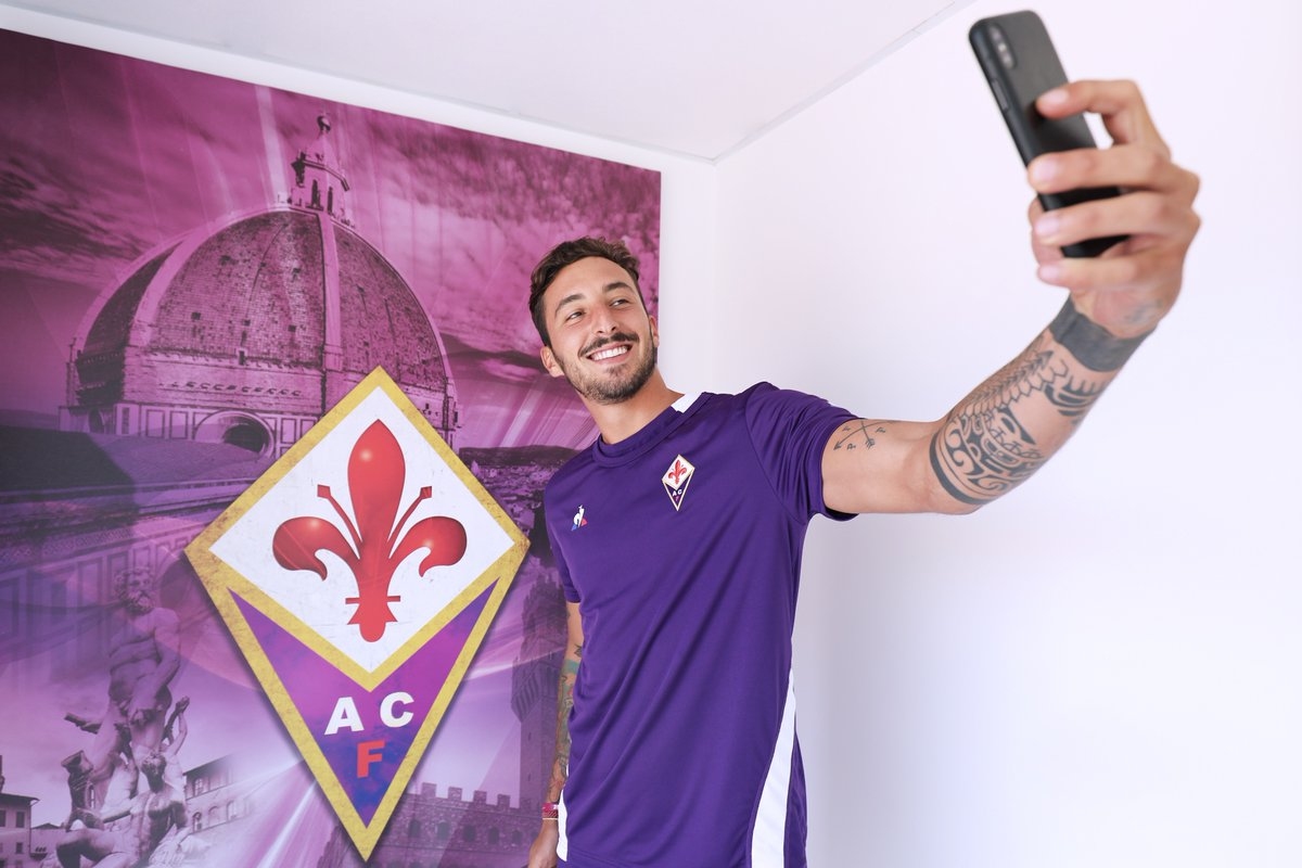 Централният защитник Федерико Чекерини официално е футболист на Фиорентина съобщи