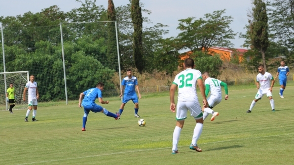 Нефтохимик продължава победната си серия в контролите от подготвителния период