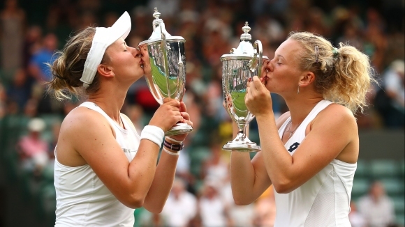 Барбора Крейчикова и Катерина Синякова спечелиха титлата на двойки при