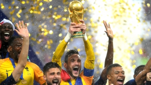 Стражът на Франция Юго Лорис стана едва четвъртият вратар в