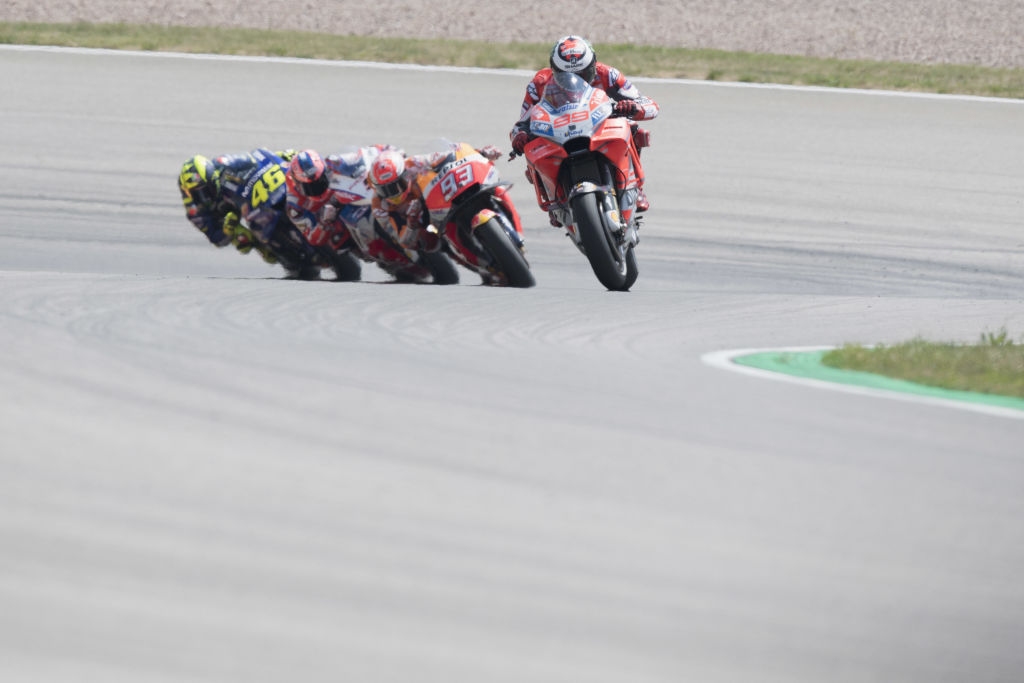 Пилотът на Ducati Хорхе Лоренсо премина карирания флаг на Гран