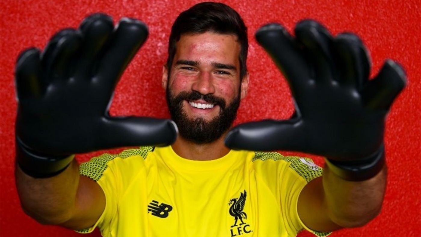 Бразилският вратар Алисон Бекер официално стана играч на Ливърпул обяви