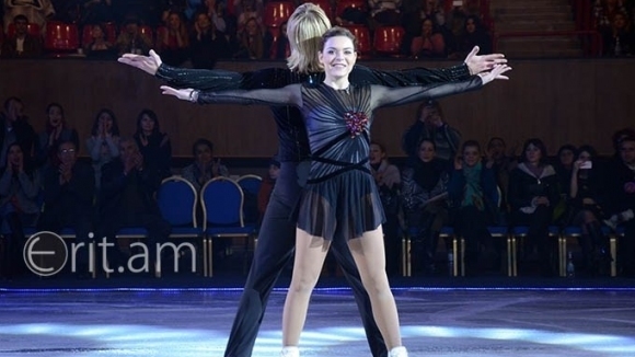 Олимпийските шампиони по фигурно пързаляне Евгени Плюшченко и Аделина Сотникова