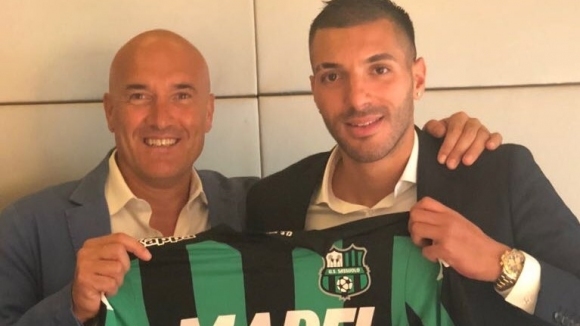 Бившият футболист на Левски Мехди Бурабия официално подписа договор с