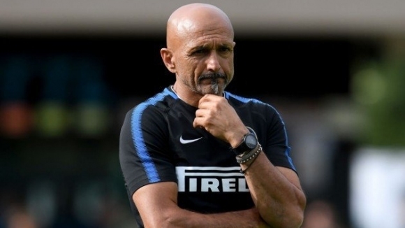 Наставникът на Интер Лучано Спалети говори пред медиите за трансферната